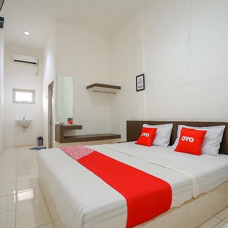 OYO 1868 Penginapan Sekip Palembang Bagian luar foto
