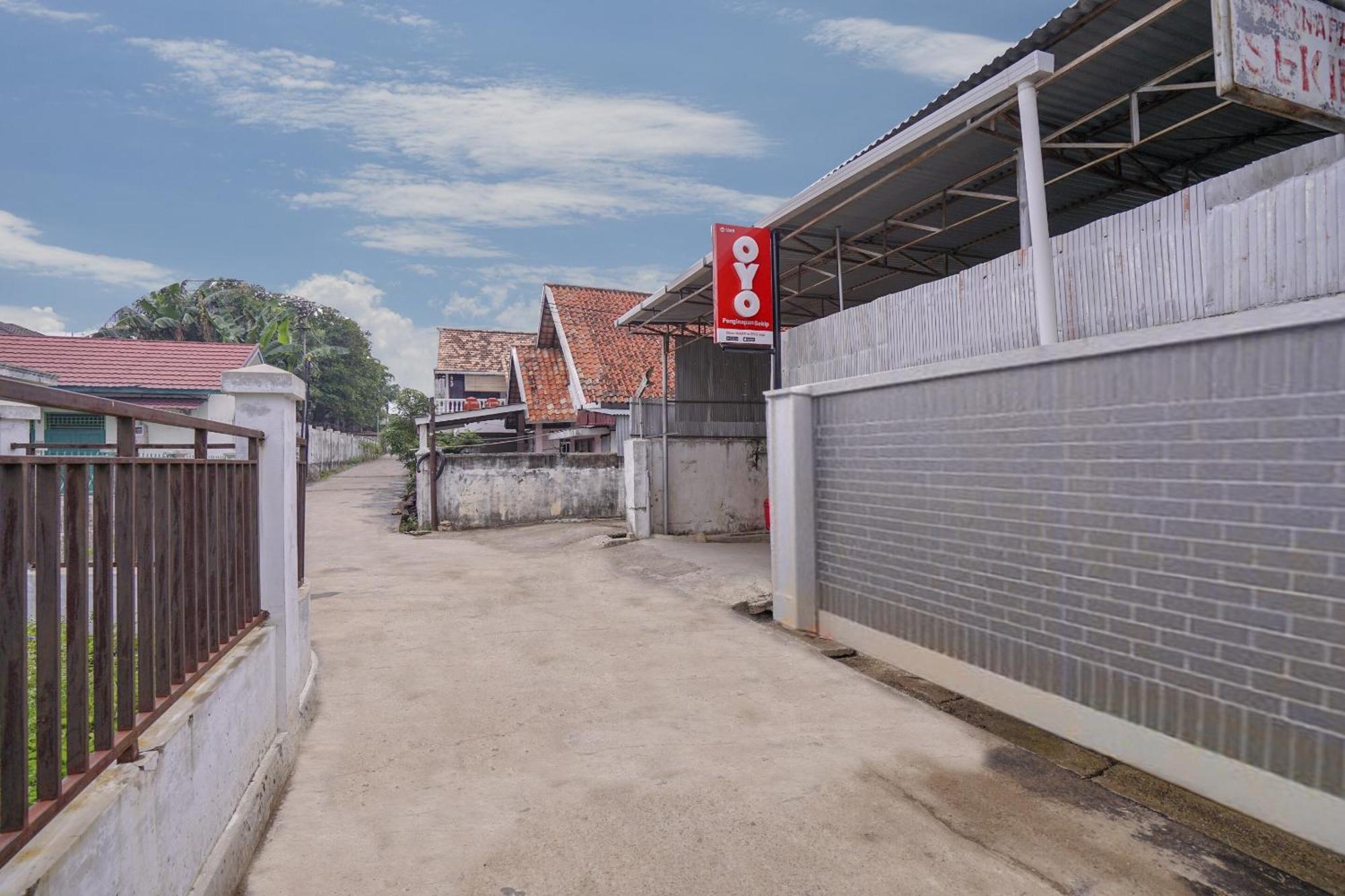 OYO 1868 Penginapan Sekip Palembang Bagian luar foto